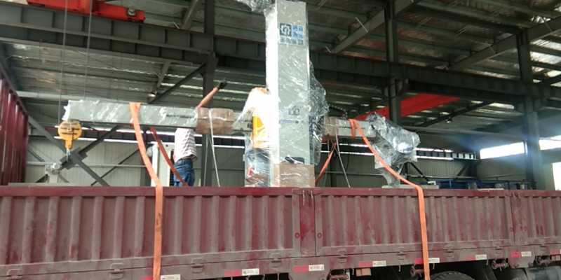 封頭拋光機(jī).jpg 封頭拋光機(jī).jpg